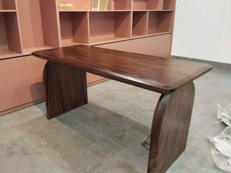 Bàn làm việc đẹp bằng gỗ me tây. Bàn làm việc đẹp bằng gỗ me tây.