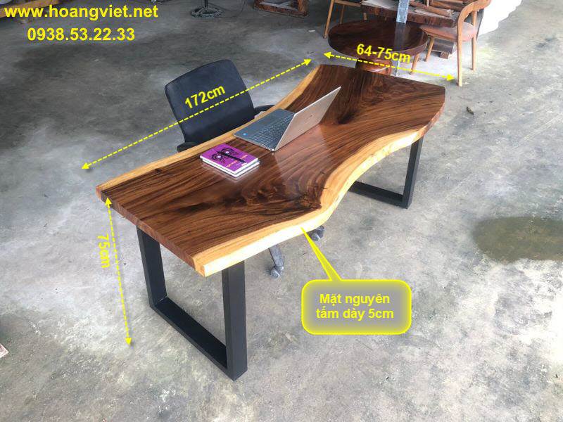 Bàn làm việc gỗ me tây chân sắt đơn giản. Bàn làm việc gỗ me tây chân sắt đơn giản.