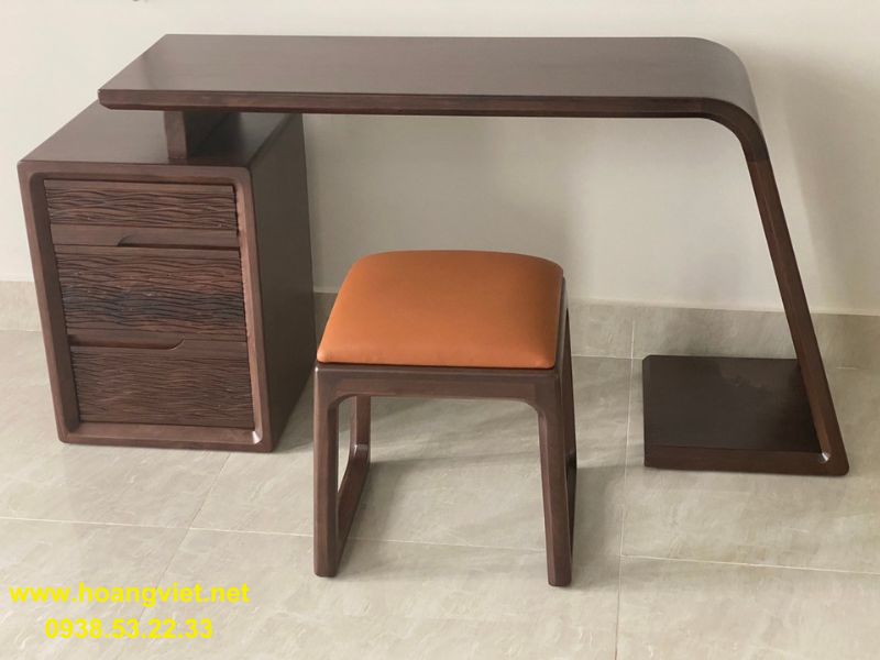 Bàn làm việc, bàn trang điểm gỗ óc chó. Bàn làm việc, bàn trang điểm gỗ óc chó.