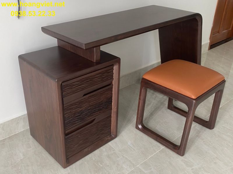 Bàn làm việc, bàn trang điểm gỗ óc chó. Bàn làm việc, bàn trang điểm gỗ óc chó.