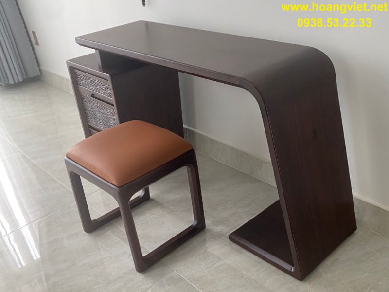 Bàn làm việc, bàn trang điểm gỗ óc chó. Bàn làm việc, bàn trang điểm gỗ óc chó.