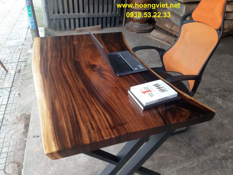 Bàn làm việc gỗ tự nhiên đơn giản tại nhà Bàn làm việc gỗ tự nhiên đơn giản tại nhà