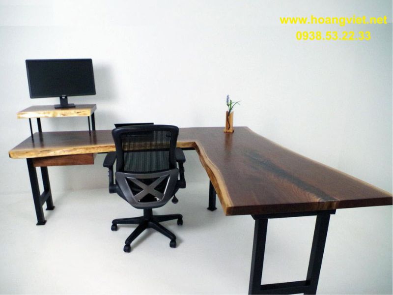 Bàn làm việc góc tường chứ L gỗ tự nhiên. Bàn làm việc góc tường chứ L gỗ tự nhiên.