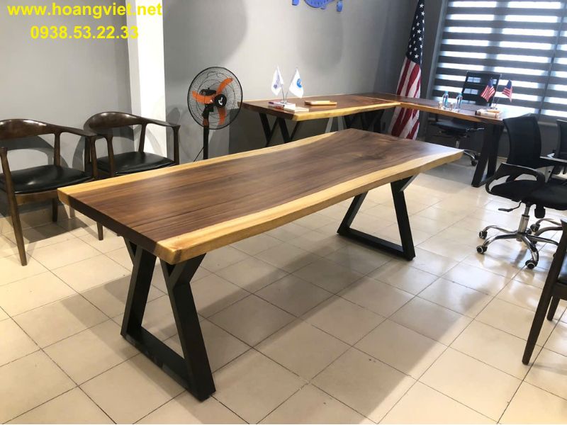 Bàn làm việc văn phòng bằng gỗ me tây. Bàn làm việc văn phòng bằng gỗ me tây.
