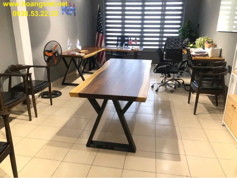 Bàn làm việc văn phòng bằng gỗ me tây. Bàn làm việc văn phòng bằng gỗ me tây.
