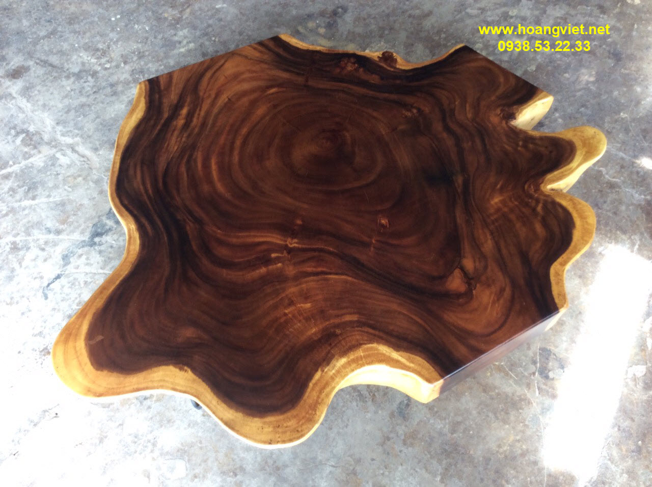 Mẫu bàn trà gỗ tự nhiên nguyên khối không những đẹp mà còn nghệ thuật