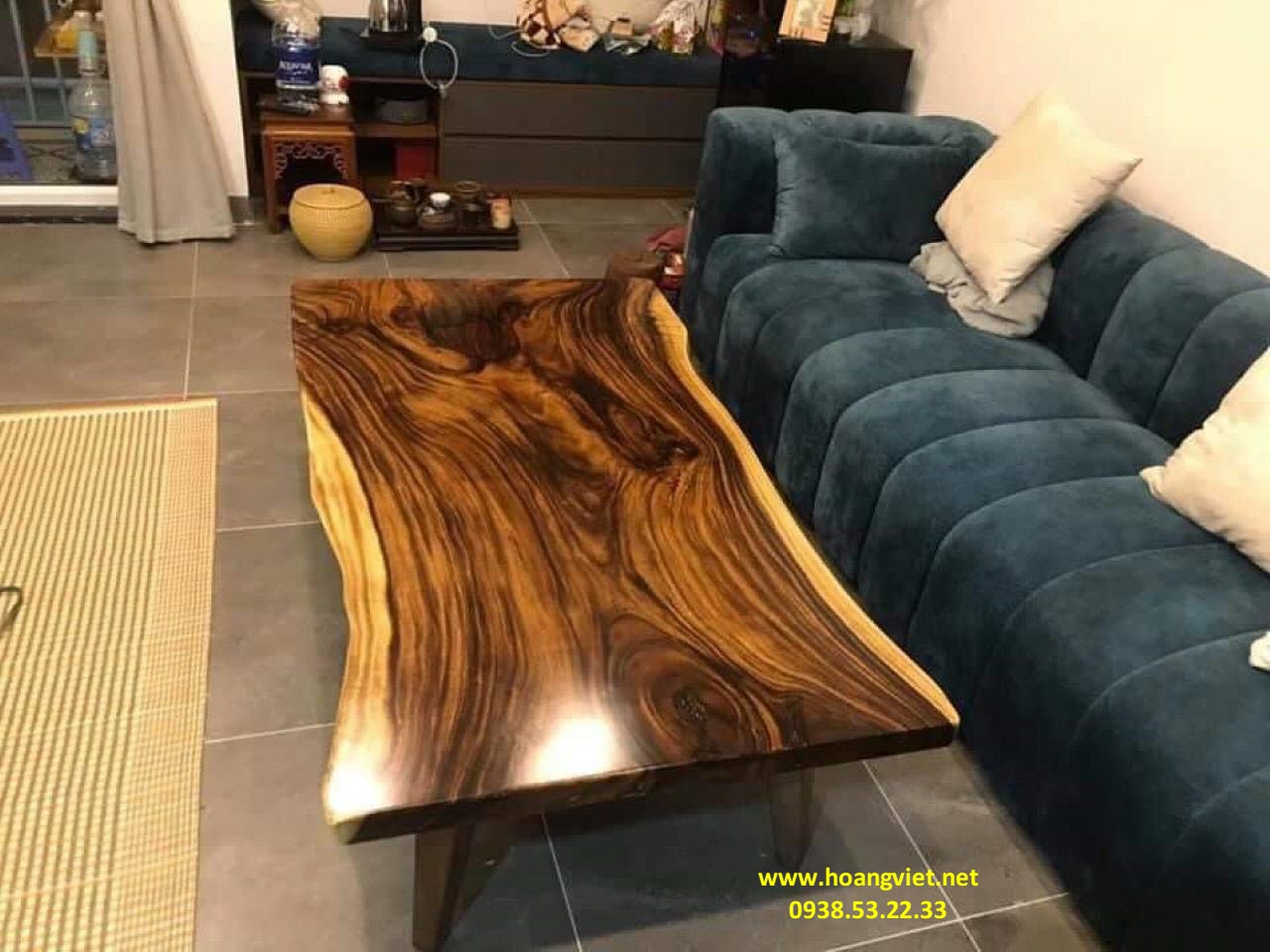 Bàn trà gỗ me tây nguyên khối phối hợp ghế nệm sofa Bàn trà gỗ me tây nguyên khối phối hợp ghế nệm sofa