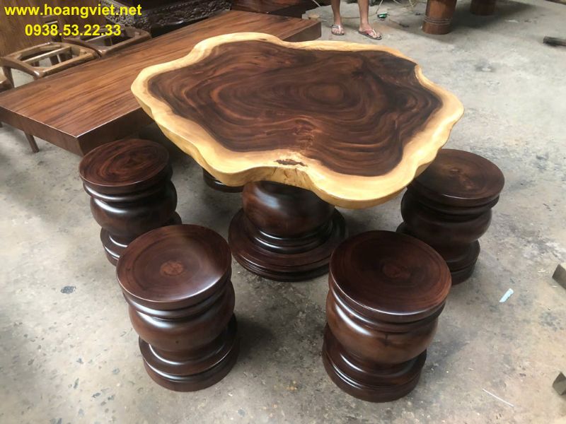 Bàn trà tròn gỗ me tây nguyên khối nghệ thuật. Bàn trà tròn gỗ me tây nguyên khối nghệ thuật.
