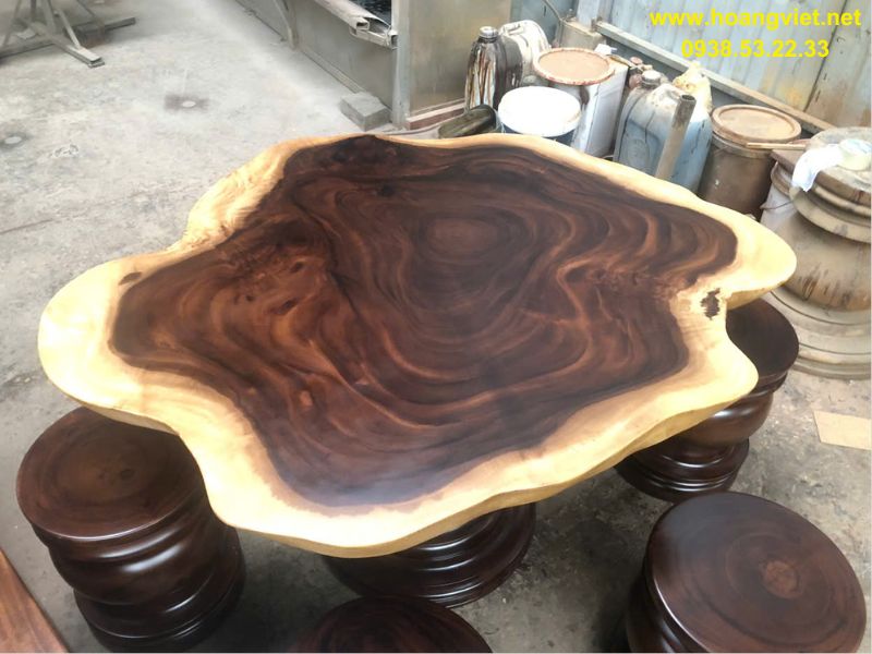 Bàn trà tròn gỗ me tây nguyên khối nghệ thuật. Bàn trà tròn gỗ me tây nguyên khối nghệ thuật.