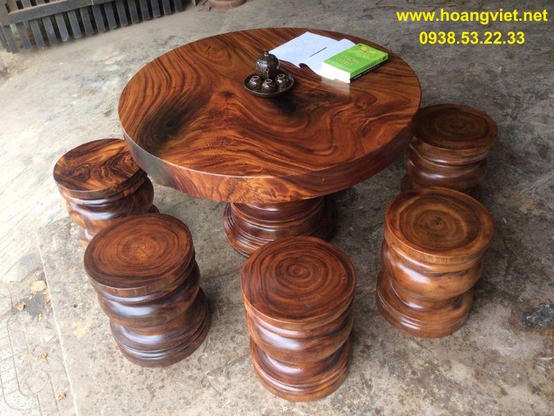 Bàn tròn 8 ghế đôn gỗ me tây nguyên khối đk 1m2 Bàn tròn 8 ghế đôn gỗ me tây nguyên khối đk 1m2