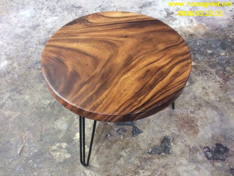Bàn tròn chân sắt mặt gỗ me tây đường kính 60cm Bàn tròn chân sắt mặt gỗ me tây đường kính 60cm