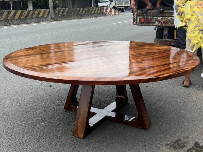 Bàn tròn gỗ me tây đường kính 1m5 ghép 3 tấm Bàn tròn gỗ me tây đường kính 1m5 ghép 3 tấm