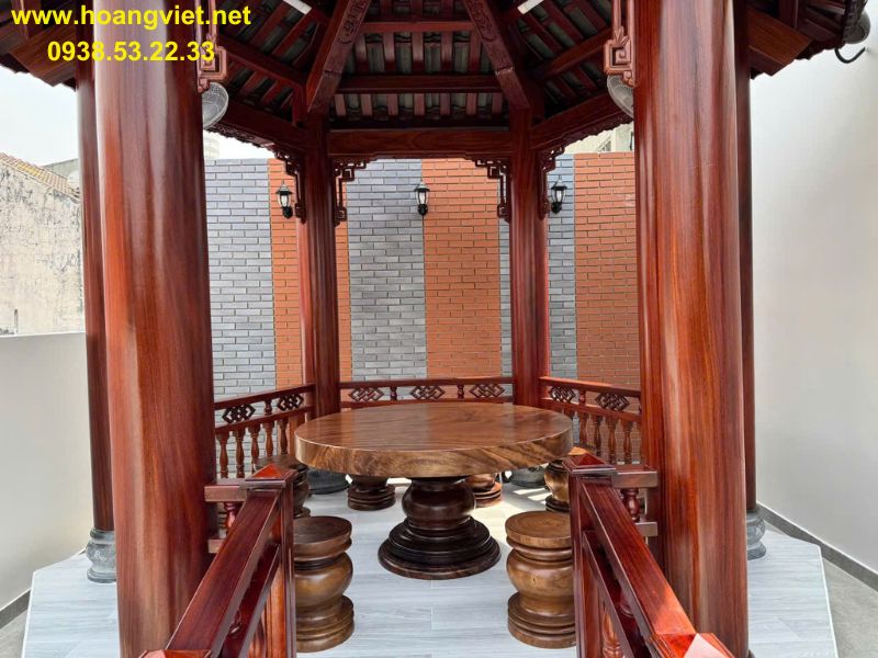 Bàn tròn gỗ me tây 1m5 nguyên tấm nhà lục giác. Bàn tròn gỗ me tây 1m5 nguyên tấm nhà lục giác.