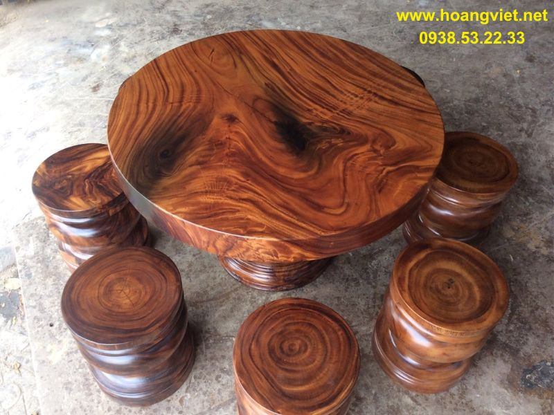 Bàn tròn 8 ghế đôn gỗ me tây nguyên khối đk 1m2 Bàn tròn 8 ghế đôn gỗ me tây nguyên khối đk 1m2