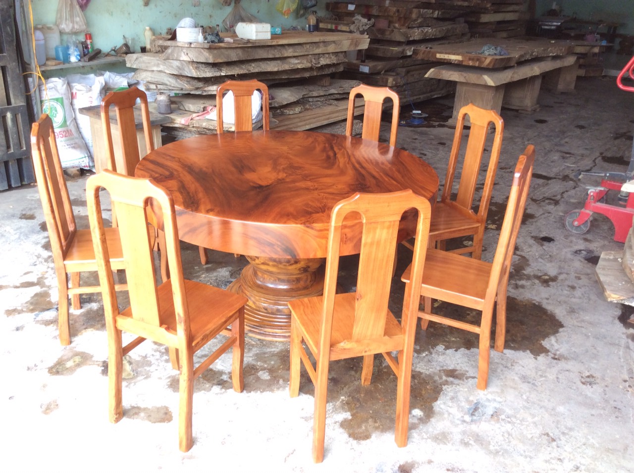 Xưởng sản xuất bàn tròn gỗ me tây nguyên tấm tại tphcm
