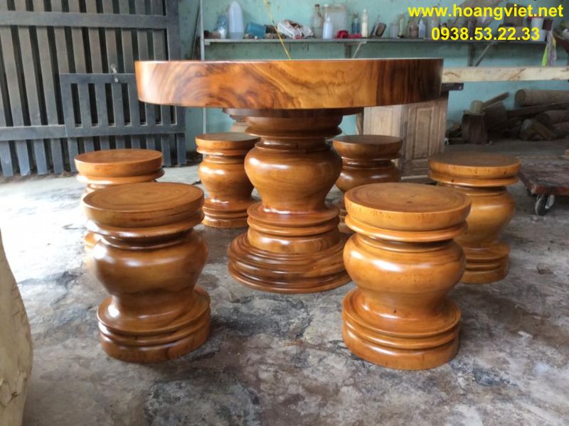 Bàn tròn gỗ me tây sơn màu vàng 6 đôn Bàn tròn gỗ me tây sơn màu vàng 6 đôn