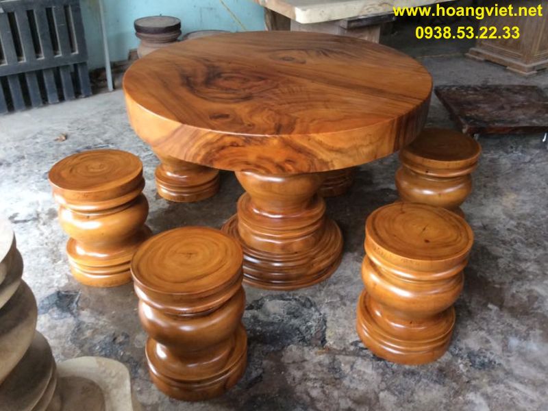 Bàn tròn gỗ me tây sơn màu vàng Bàn tròn gỗ me tây sơn màu vàng