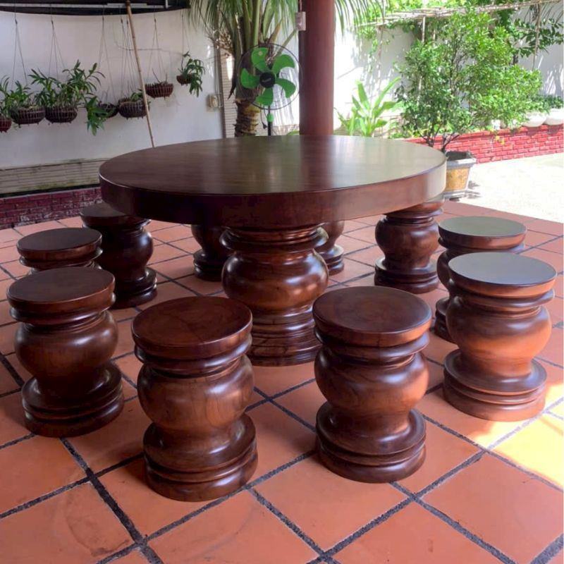 Bàn tròn gỗ me tây nguyên khối 10 ghế đôn. Bàn tròn gỗ me tây nguyên khối 10 ghế đôn.