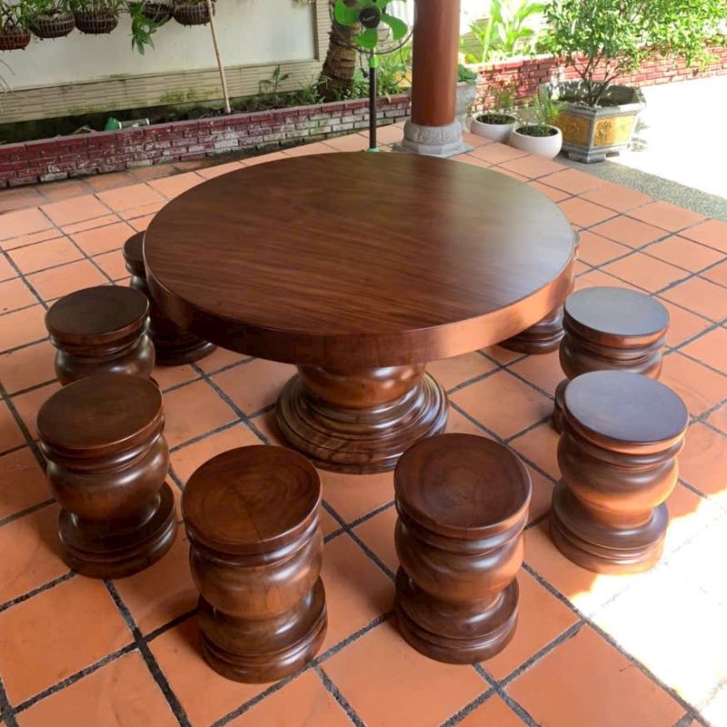 Bàn tròn gỗ me tây nguyên khối 10 ghế đôn. Bàn tròn gỗ me tây nguyên khối 10 ghế đôn.