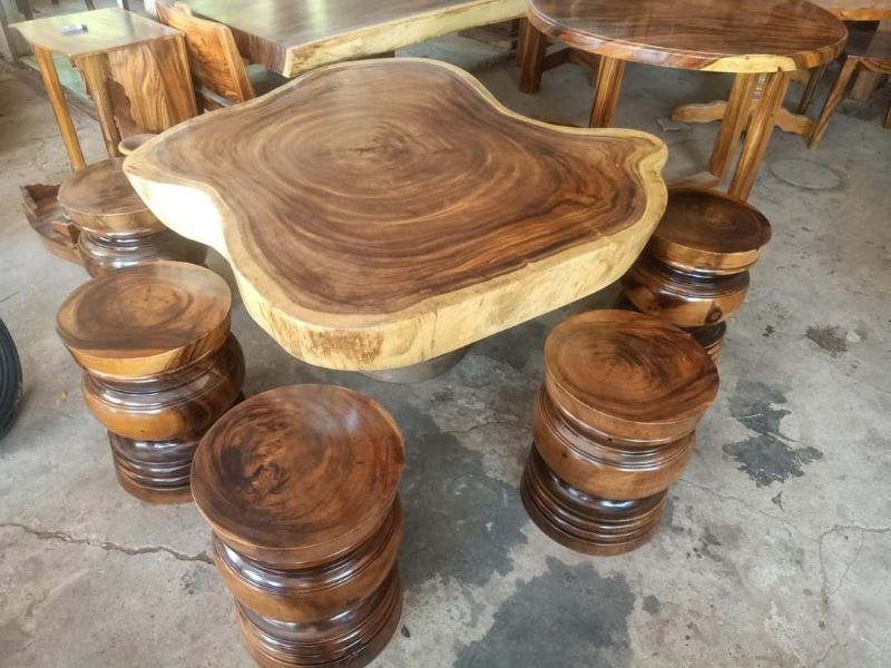 Bàn tròn gỗ me tây nguyên khối cạnh tự nhiên Bàn tròn gỗ me tây nguyên khối cạnh tự nhiên