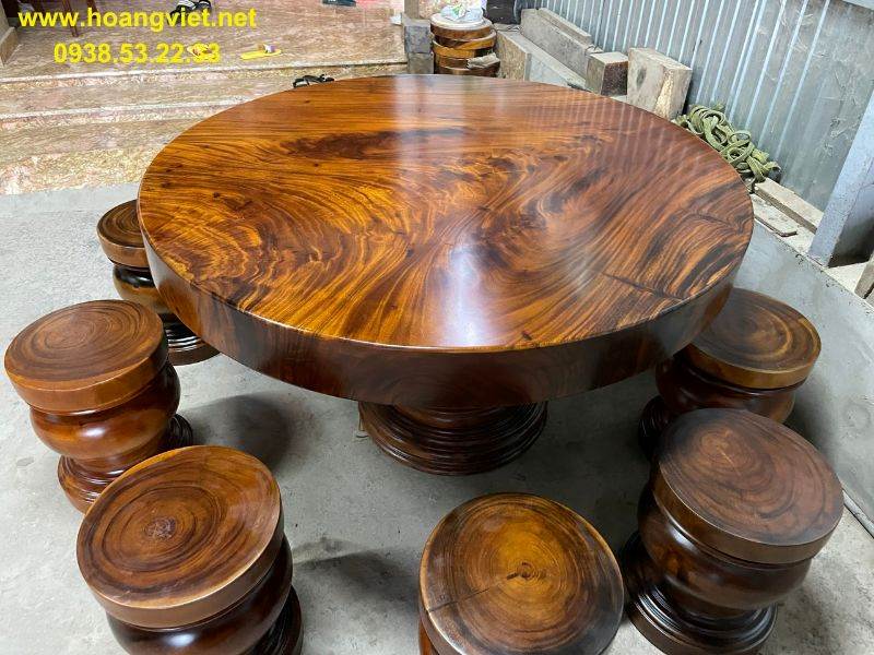 Bàn tròn 8 ghế đôn bằng gỗ me tây nguyên khối Bàn tròn 8 ghế đôn bằng gỗ me tây nguyên khối
