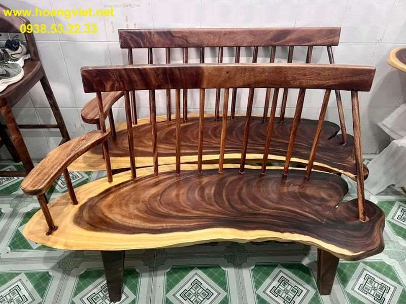 Ghế băng dài với tựa nan gỗ Ghế băng dài với tựa nan gỗ