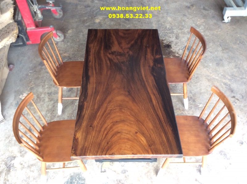 Bộ bàn ăn 4 ghế chân sắt Bộ bàn ăn 4 ghế chân sắt