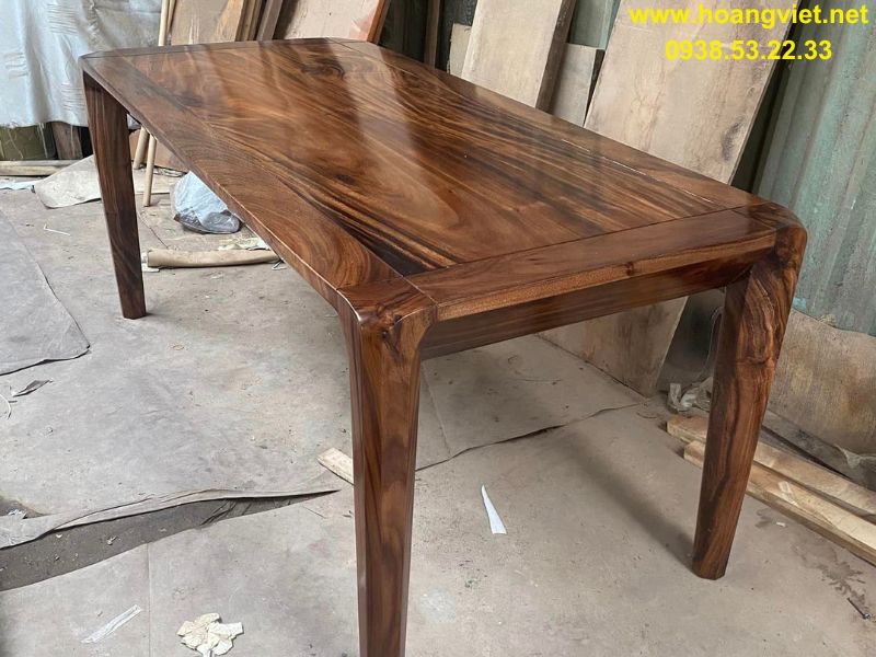 Bộ bàn ăn 6 ghế gỗ tự nhiên me tây. Bộ bàn ăn 6 ghế gỗ tự nhiên me tây.