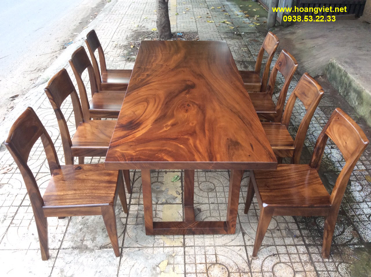 Bộ bàn ăn 8 ghế gỗ tự nhiên me tây nguyên khối Bộ bàn ăn 8 ghế gỗ tự nhiên me tây nguyên khối