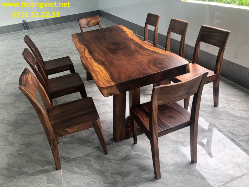 Bộ bàn ăn 8 ghế gỗ me tây nguyên khối. Bộ bàn ăn 8 ghế gỗ me tây nguyên khối.