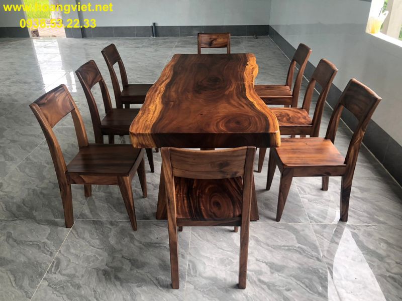 Bộ bàn ăn 8 ghế gỗ me tây nguyên khối. Bộ bàn ăn 8 ghế gỗ me tây nguyên khối.