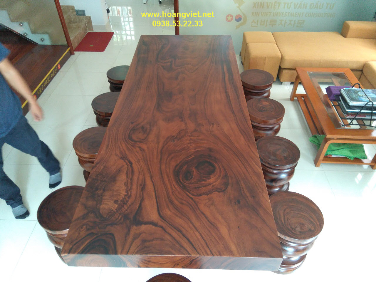 Bộ bàn 10 đôn bằng gỗ me tây, mặt bàn 90x10x242cm Bộ bàn 10 đôn bằng gỗ me tây, mặt bàn 90x10x242cm