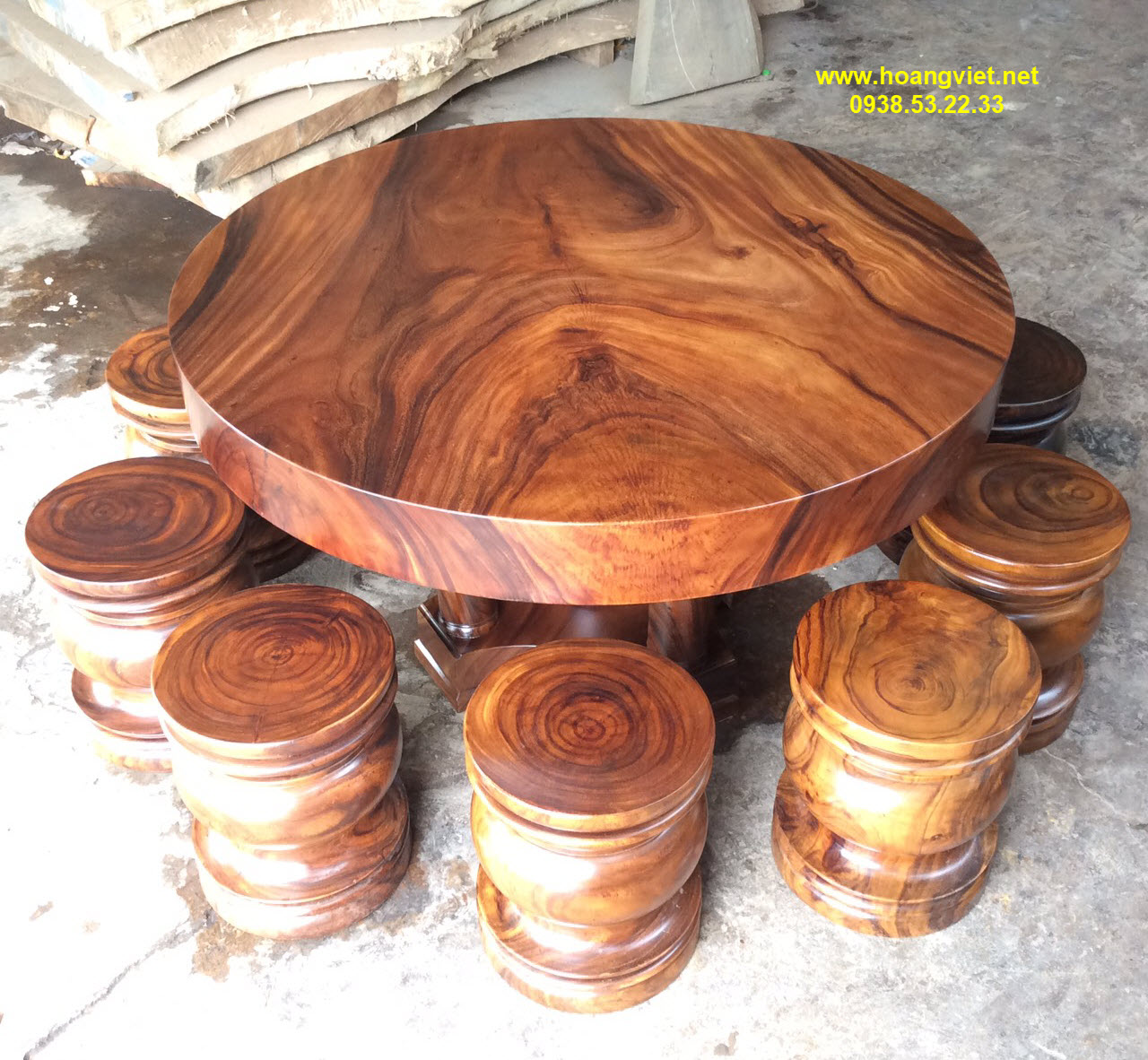 Khám phá những mẫu bàn tròn gỗ nguyên khối có vân gỗ đẹp nhất trên ...