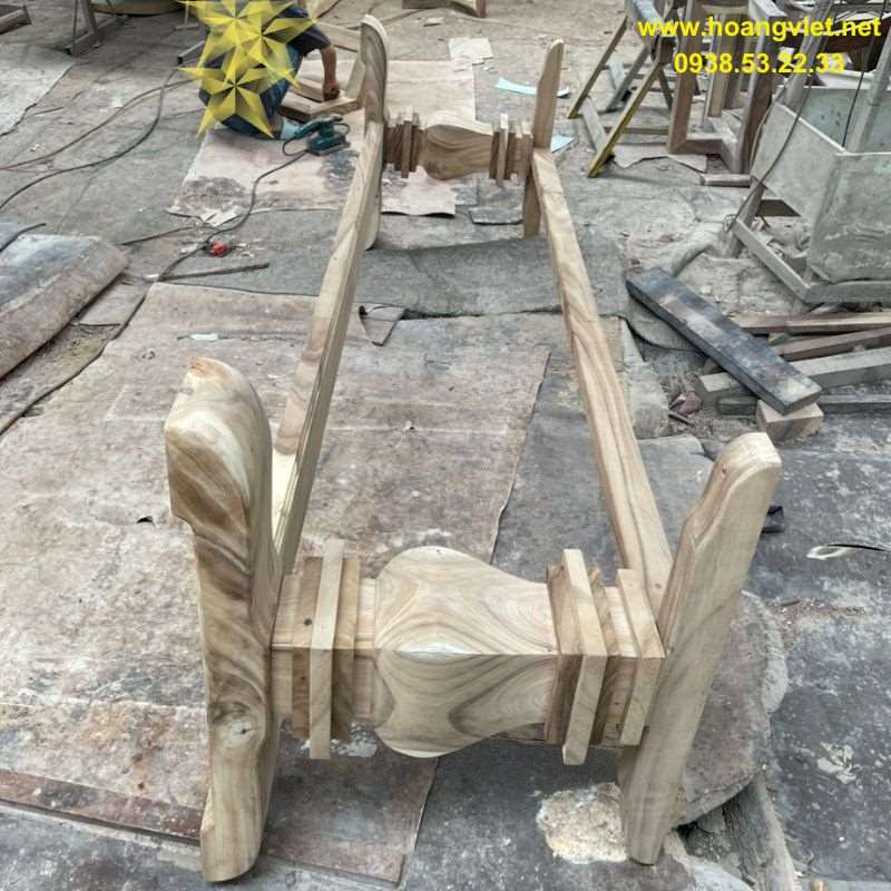 Chân bàn dài gỗ me tây chưa sơn. Chân bàn dài gỗ me tây chưa sơn.