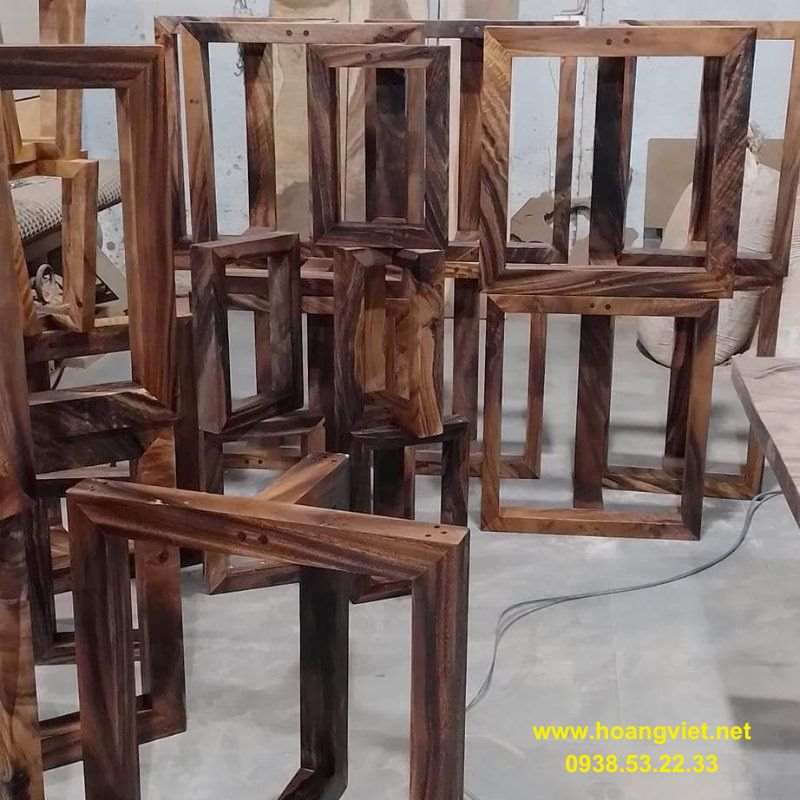 Chân bàn gỗ chữ t kết hợp mặt bàn dày 5cm Chân bàn gỗ chữ t kết hợp mặt bàn dày 5cm