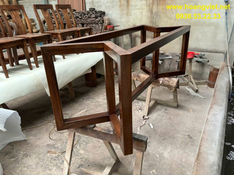 Chân bàn gỗ tự nhiên me tây kết họp mặt bàn đá Chân bàn gỗ tự nhiên me tây kết họp mặt bàn đá