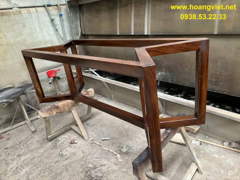 Chân bàn gỗ tự nhiên me tây kết họp mặt bàn đá Chân bàn gỗ tự nhiên me tây kết họp mặt bàn đá