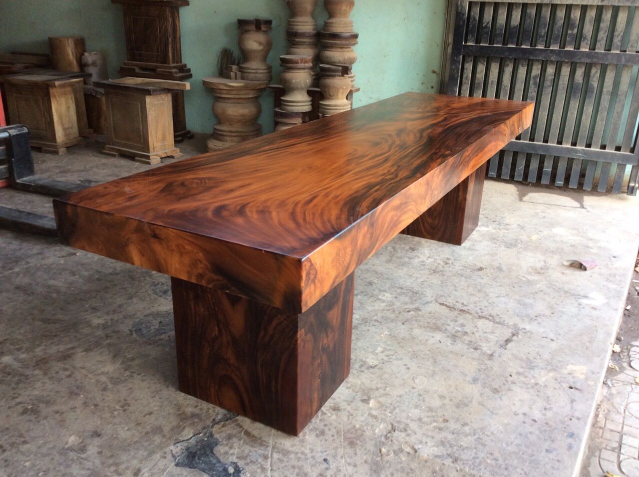 Chân bàn gỗ nguyên khối tại hcm