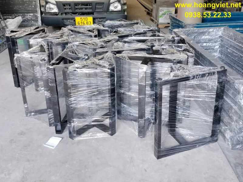 Chân bàn sắt hộp chữ T sơn tính điện Chân bàn sắt hộp chữ T sơn tính điện
