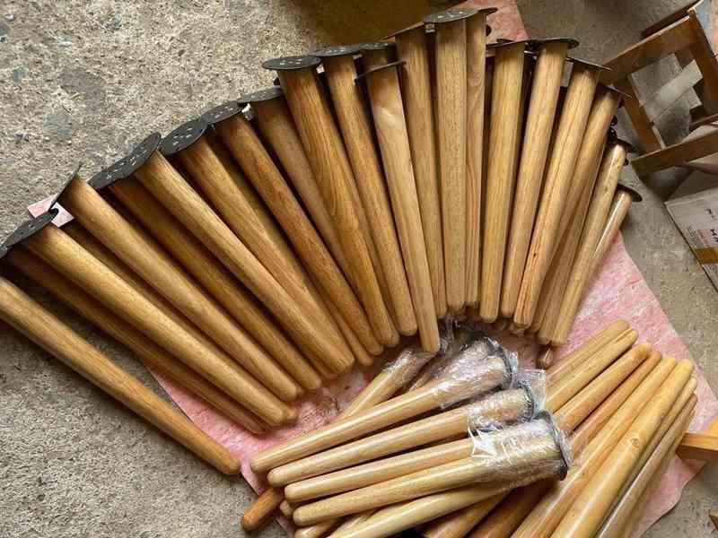 Chân gỗ tiện tròn giá rẻ Chân gỗ tiện tròn giá rẻ