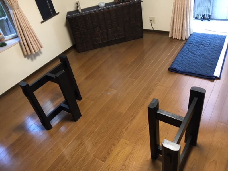 Chân sắt bàn ăn gỗ me tây Chân sắt bàn ăn gỗ me tây