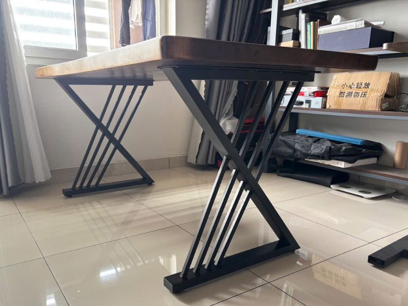 Chân sắt bàn làm việc hiên đại và đẹp Chân sắt bàn làm việc hiên đại và đẹp
