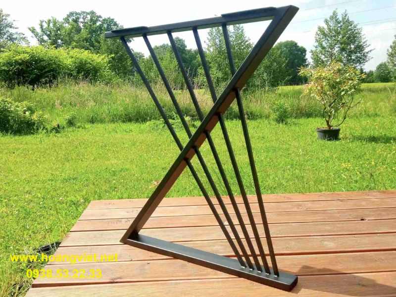 Chân sắt bàn làm việc đẹp và hiện đại Chân sắt bàn làm việc đẹp và hiện đại