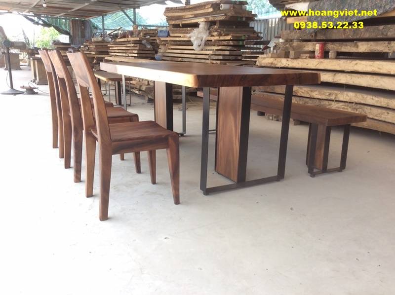 Chân bàn bằng sắt la đẹp và nghệ thuật. Chân bàn bằng sắt la đẹp và nghệ thuật.