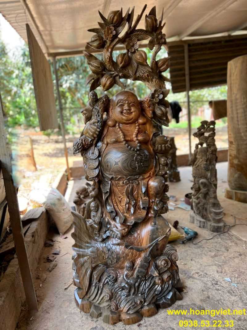 Phật di lặc cưỡi cá chép gỗ thủy tùng cao 1m97 Phật di lặc cưỡi cá chép gỗ thủy tùng cao 1m97