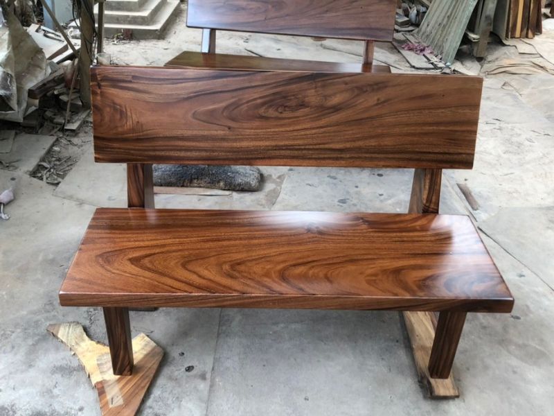 Ghế băng dài có tựa lưng và chân gỗ Ghế băng dài có tựa lưng và chân gỗ