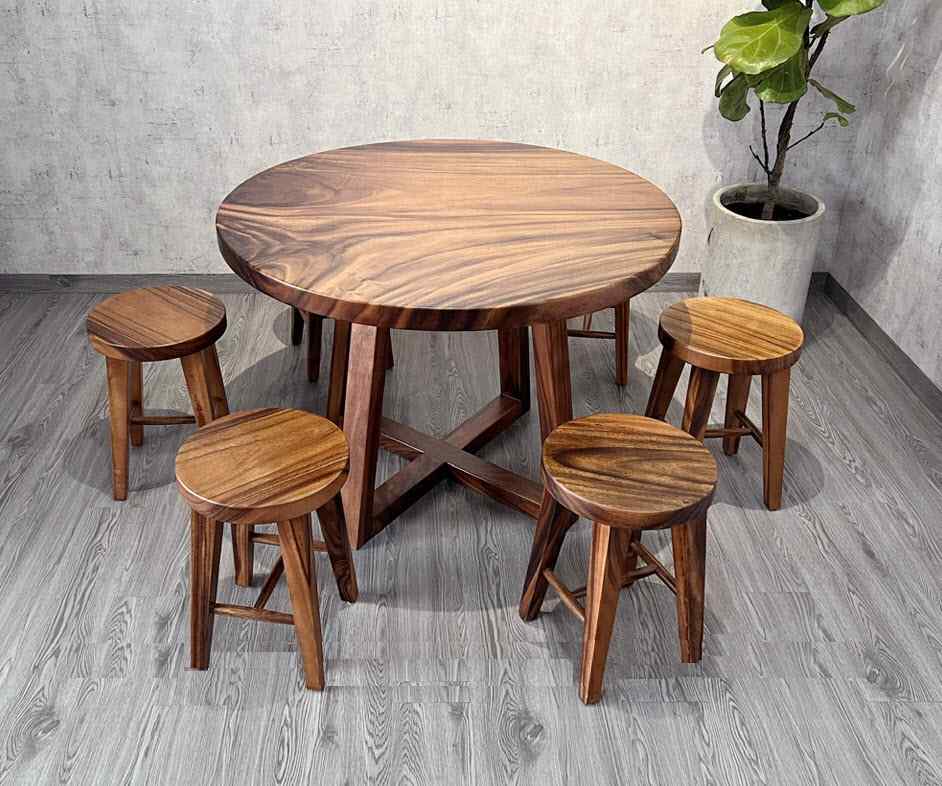 Ghế đôn gỗ kết hợp với bàn tròn Ghế đôn gỗ kết hợp với bàn tròn