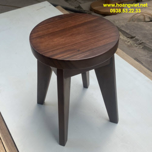 Sự đơn giản và bền đẹp của ghế đôn gỗ tròn