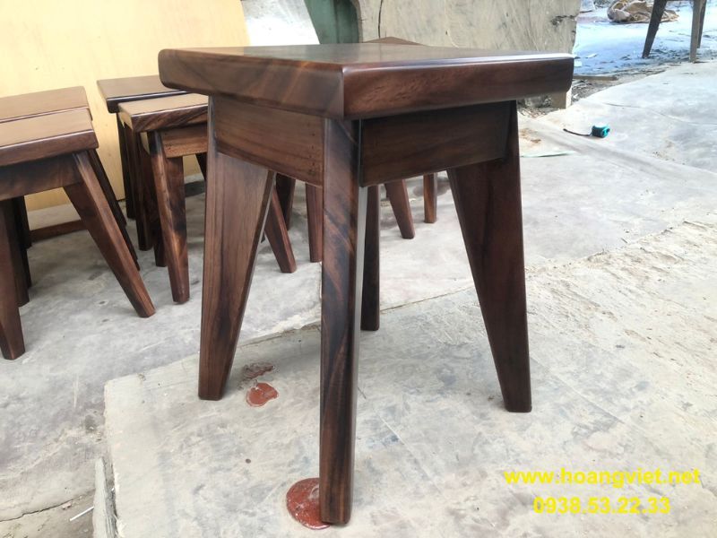Ghế đôn vuông bằng gỗ me tây. Ghế đôn vuông bằng gỗ me tây.