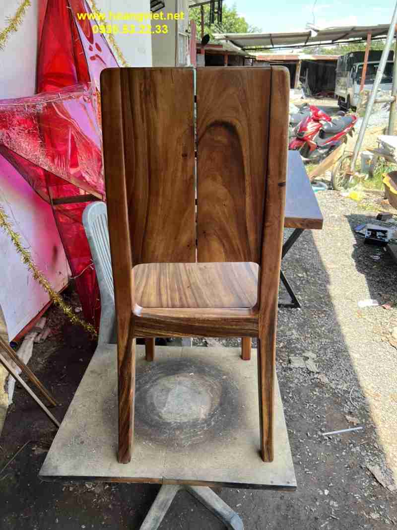 Mặt sau của ghế gỗ bàn ăn Mặt sau của ghế gỗ bàn ăn